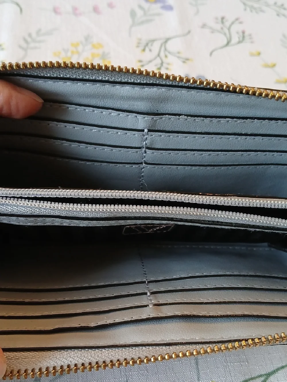 Victoria Secret Light Gray Croc-Accent Zip Wallet - Picture 6 of 7
